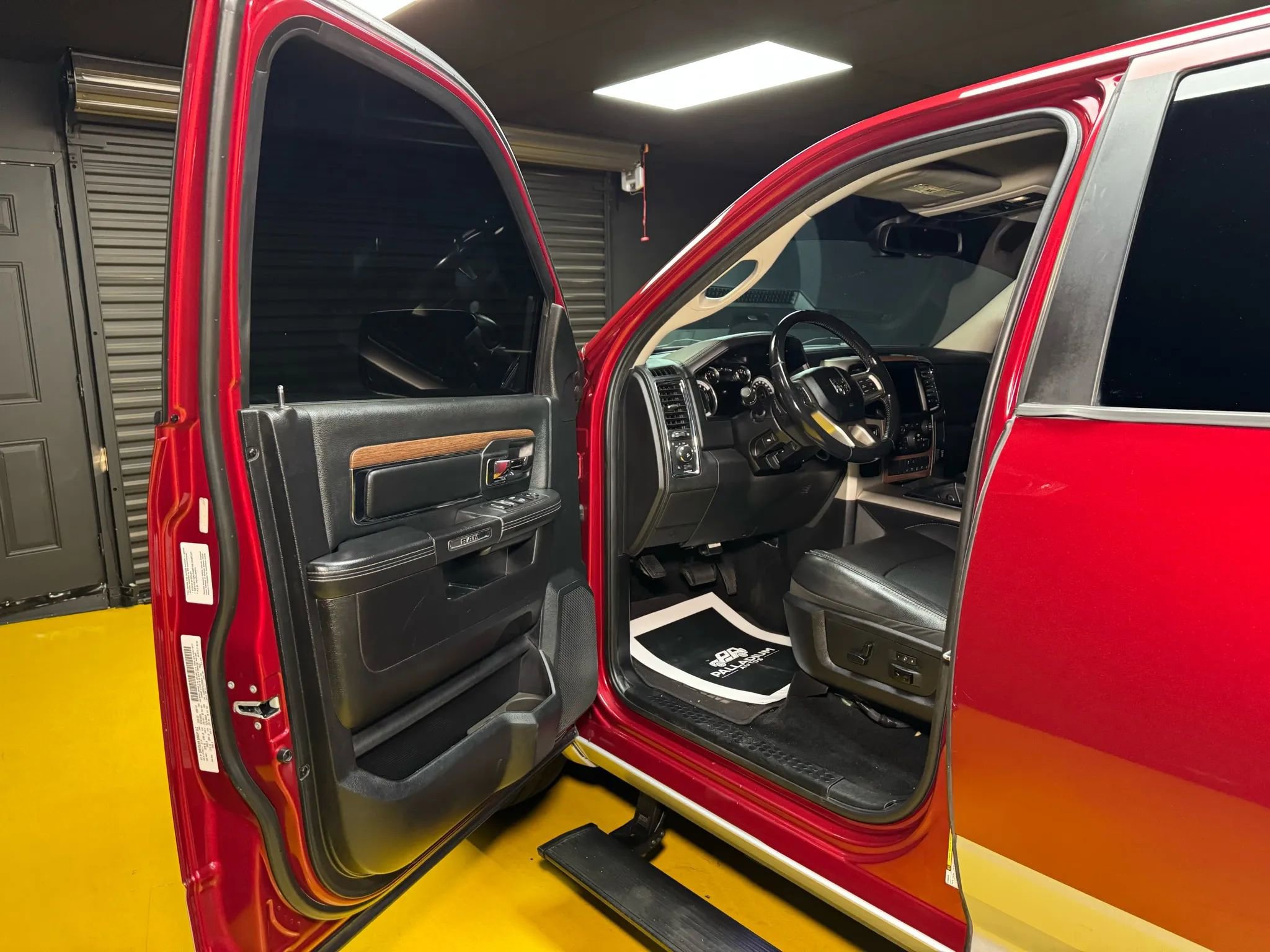 Used 2014 RAM 1500 Laramie image 30