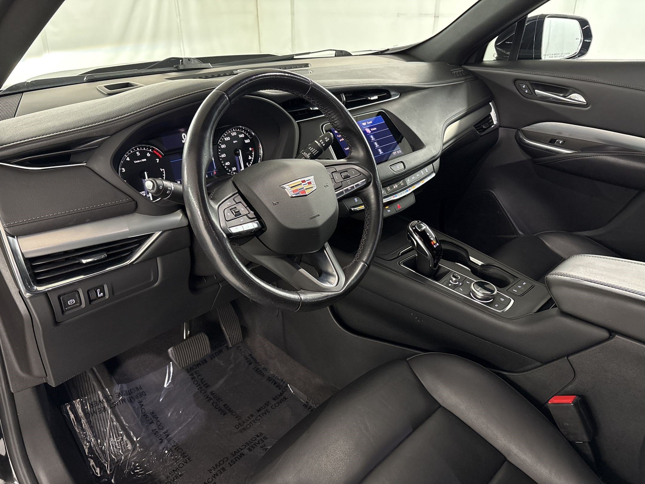 Used 2022 Cadillac XT4 Premium Luxury w/ Safety Alert Package AWD/4WD image 4