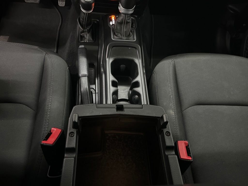 Used 2020 Jeep Wrangler Unlimited Sahara image 32