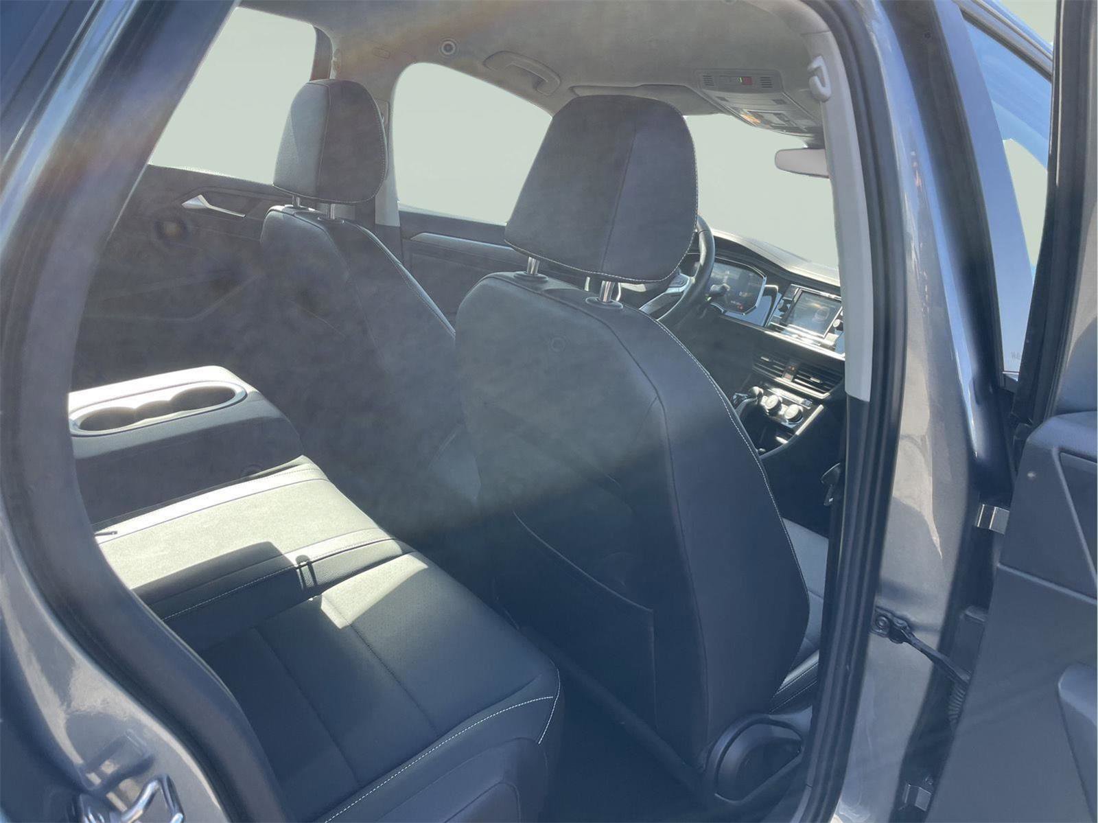 Used 2023 Volkswagen Jetta SE FWD image 17
