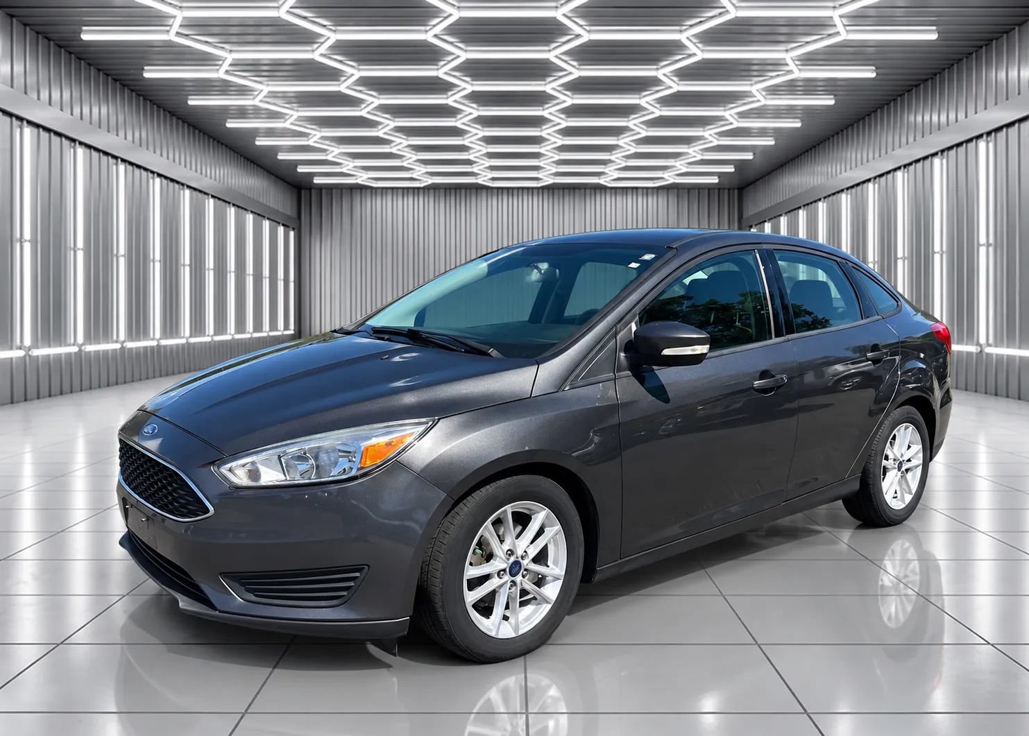 Used 2016 Ford Focus SE w/ Reverse Sensing Package FWD image 1