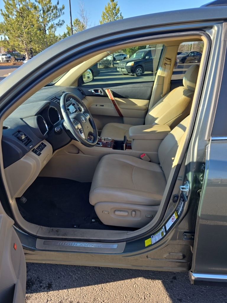 Used 2013 Toyota Highlander Limited image 16