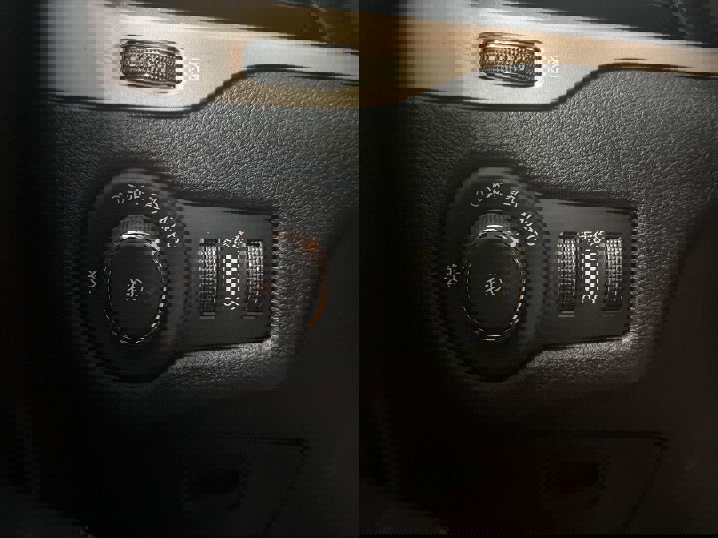 Used 2017 Jeep Cherokee Limited image 17