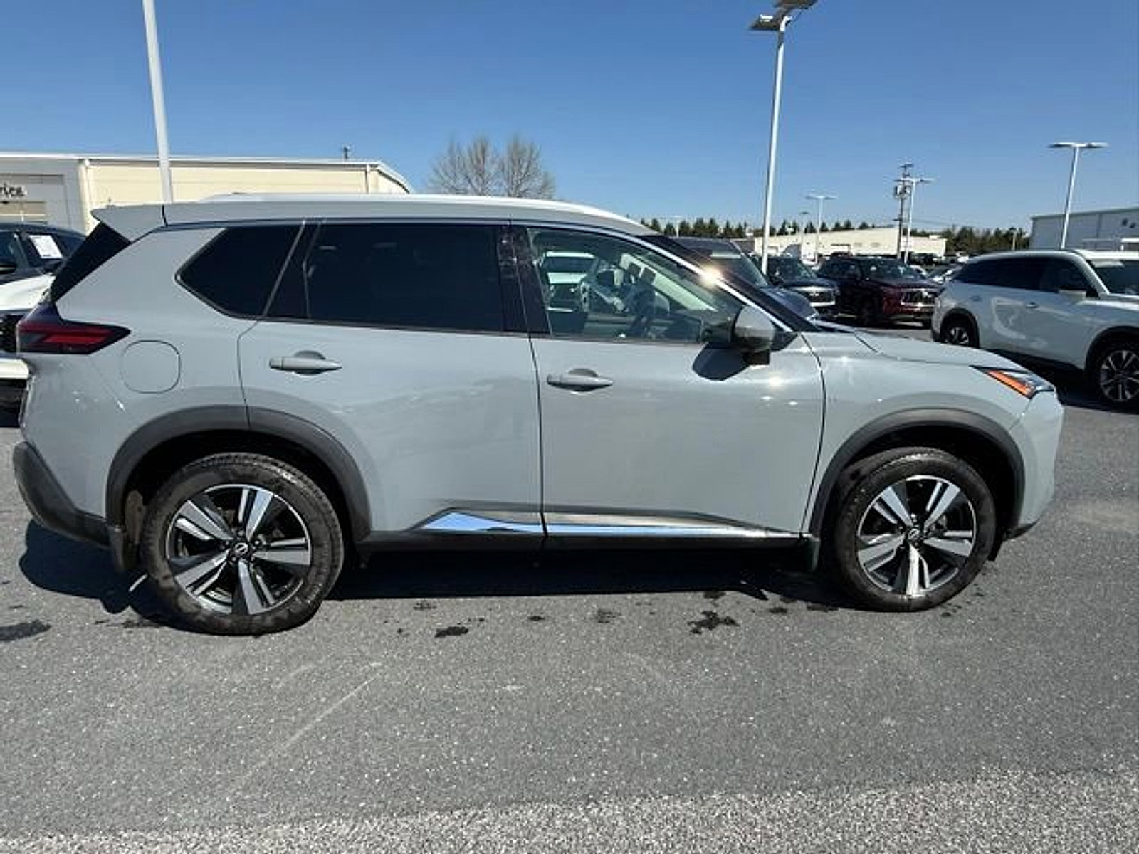 Used 2023 Nissan Rogue SL AWD/4WD image 15