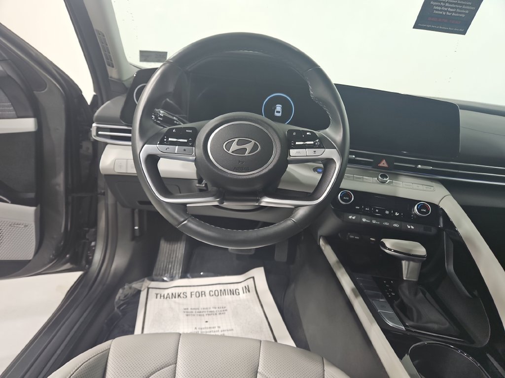 Certified 2025 Hyundai Elantra Limited w/ Cargo Package FWD image 15