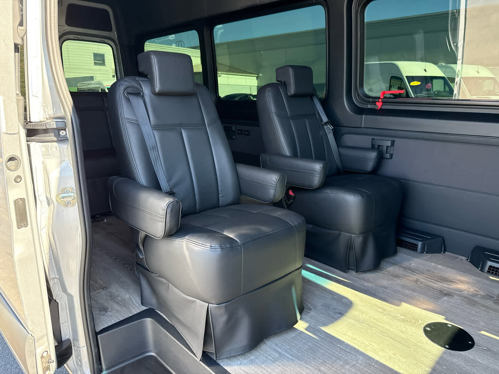 Used 2024 Mercedes-Benz Sprinter 2500 image 31