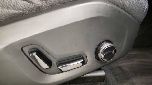 Certified 2023 Volvo XC60 T8 Plus AWD/4WD image 36