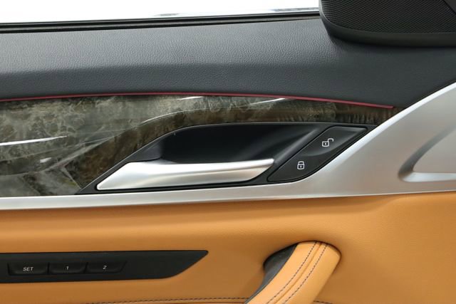 Used 2023 BMW 540i w/ Convenience Package image 33