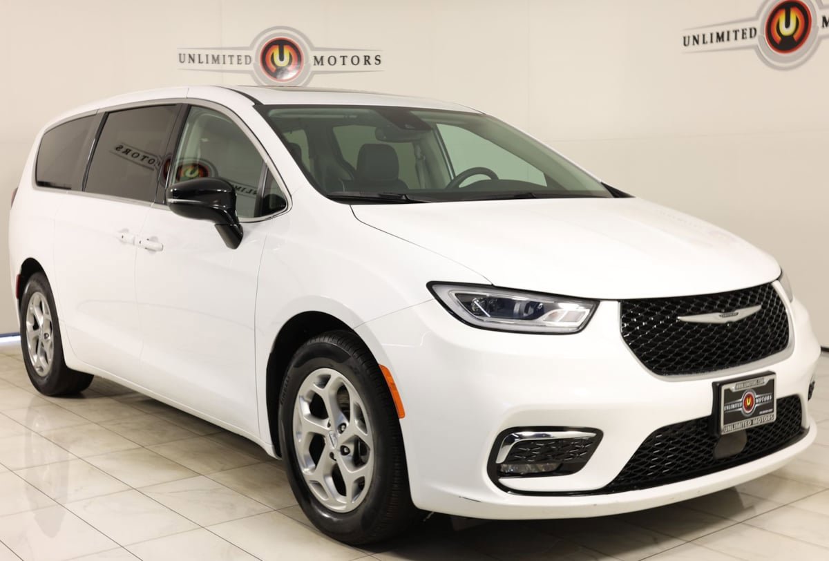 Used 2024 Chrysler Pacifica Limited FWD image 34