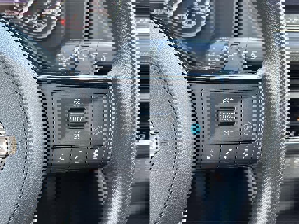 Used 2023 Nissan Rogue SV image 14