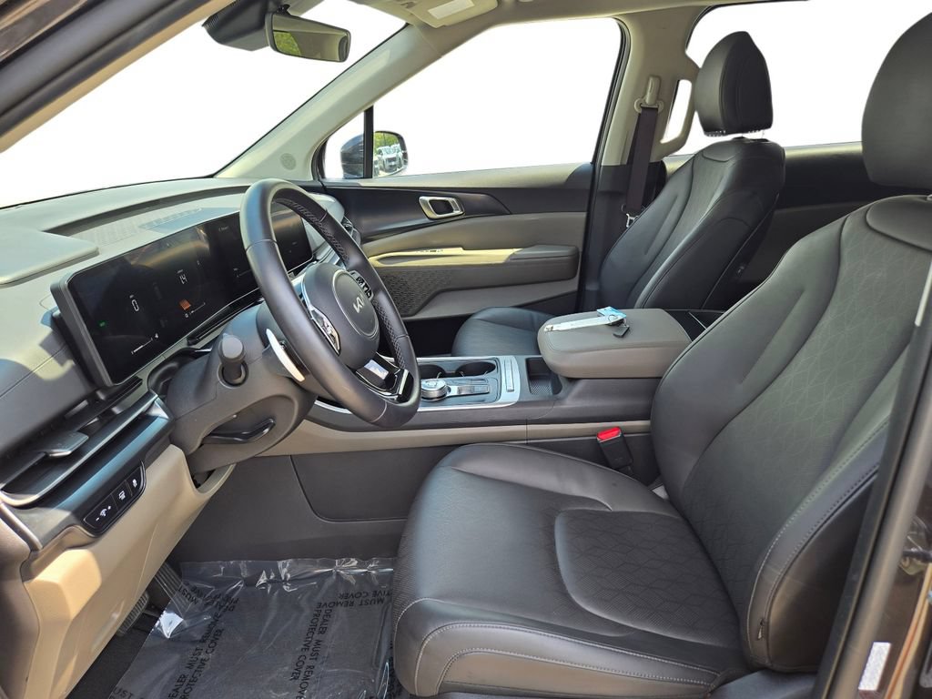 Certified 2026 Kia Carnival LXS FWD image 17