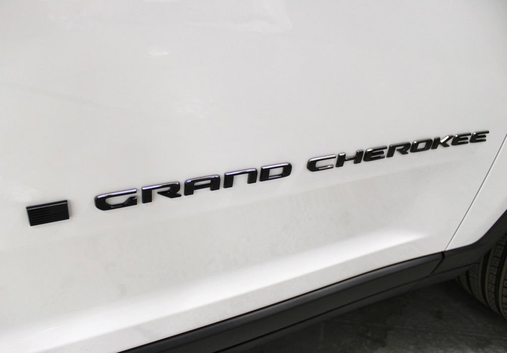New 2025 Jeep Grand Cherokee L Limited w/ Black Appearance Package image 40
