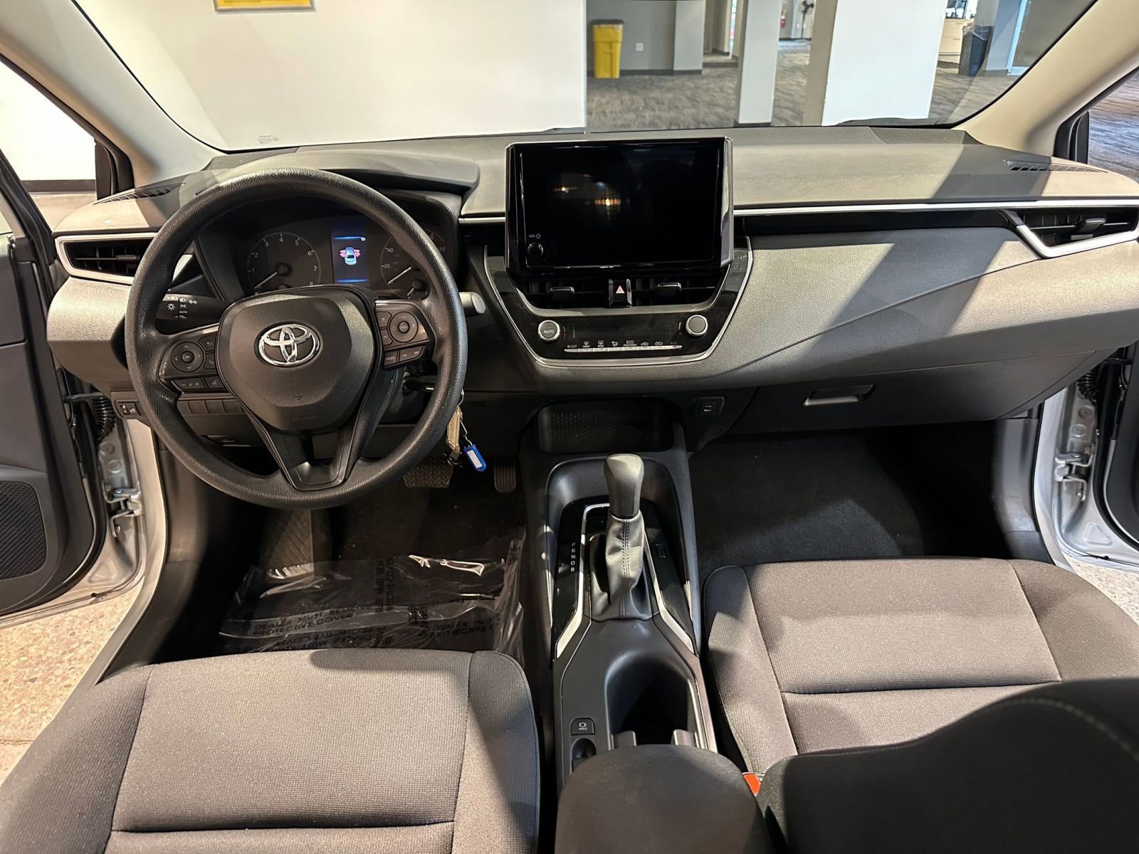 Used 2025 Toyota Corolla LE image 34