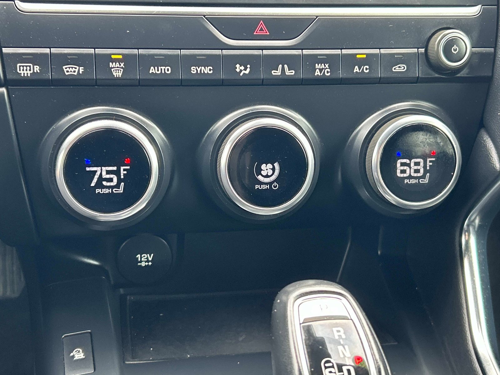 Used 2018 Jaguar E-PACE SE image 34