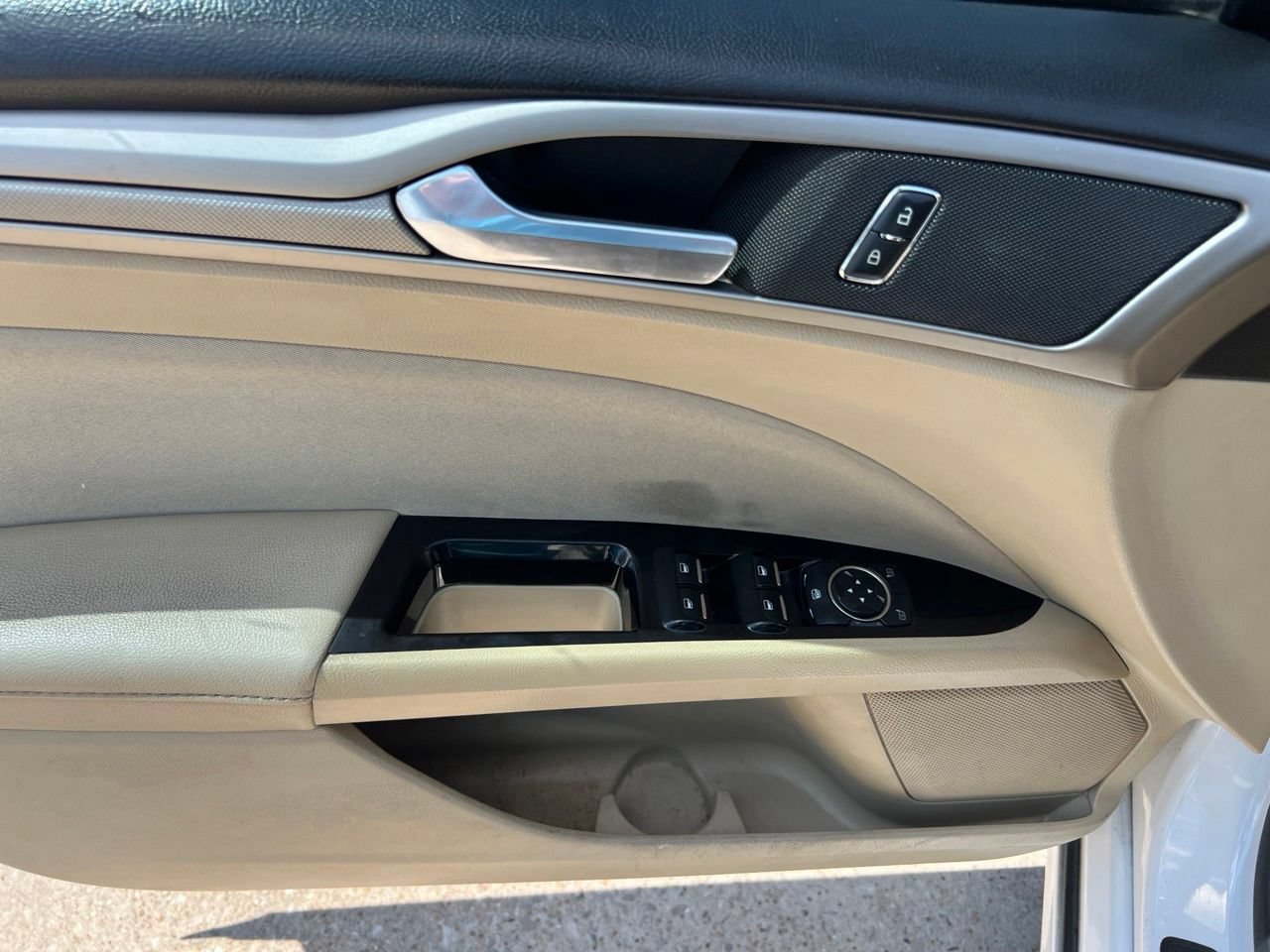Used 2016 Ford Fusion SE FWD image 10