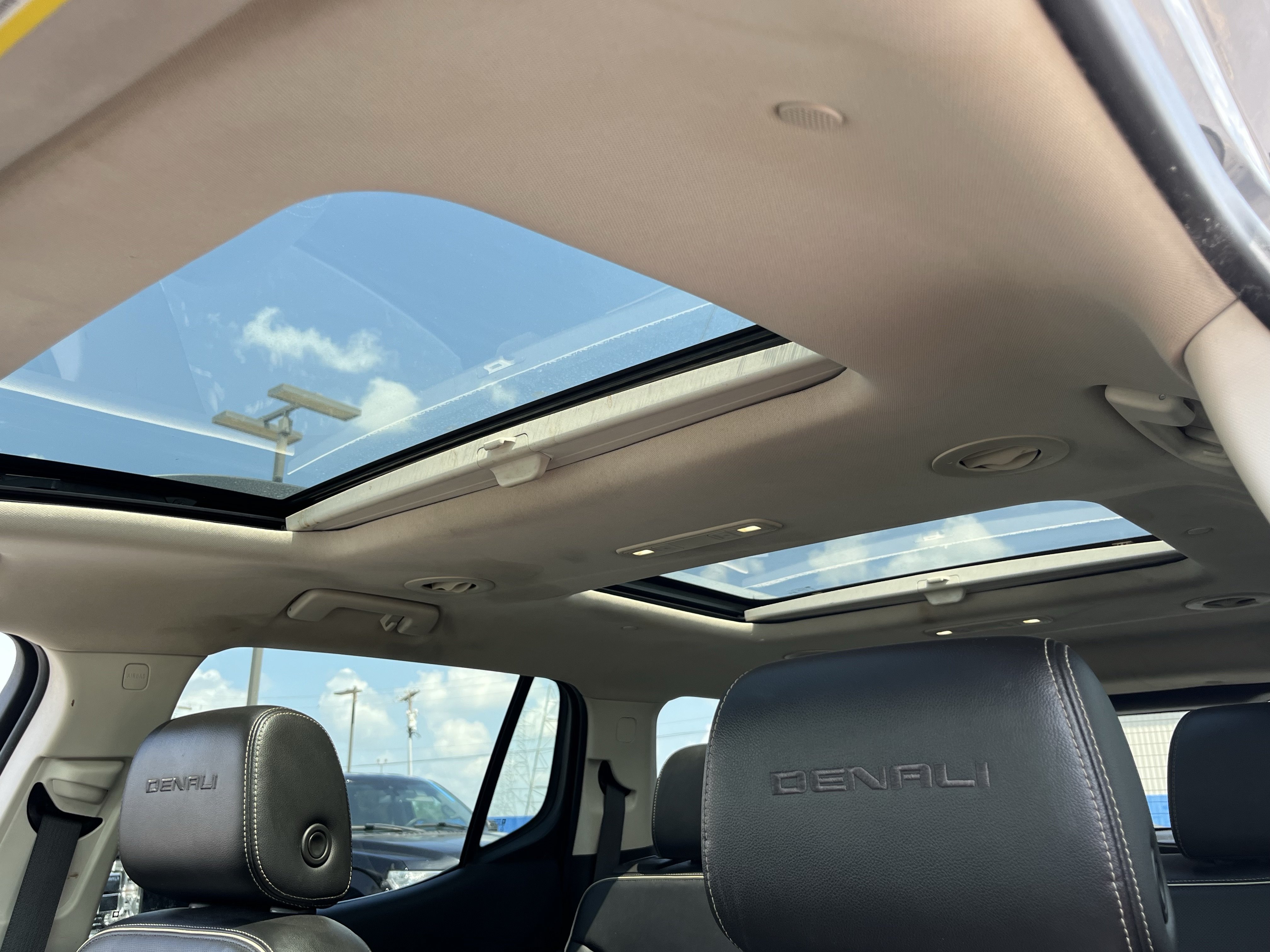 Used 2020 GMC Acadia Denali w/ Technology Package FWD image 9