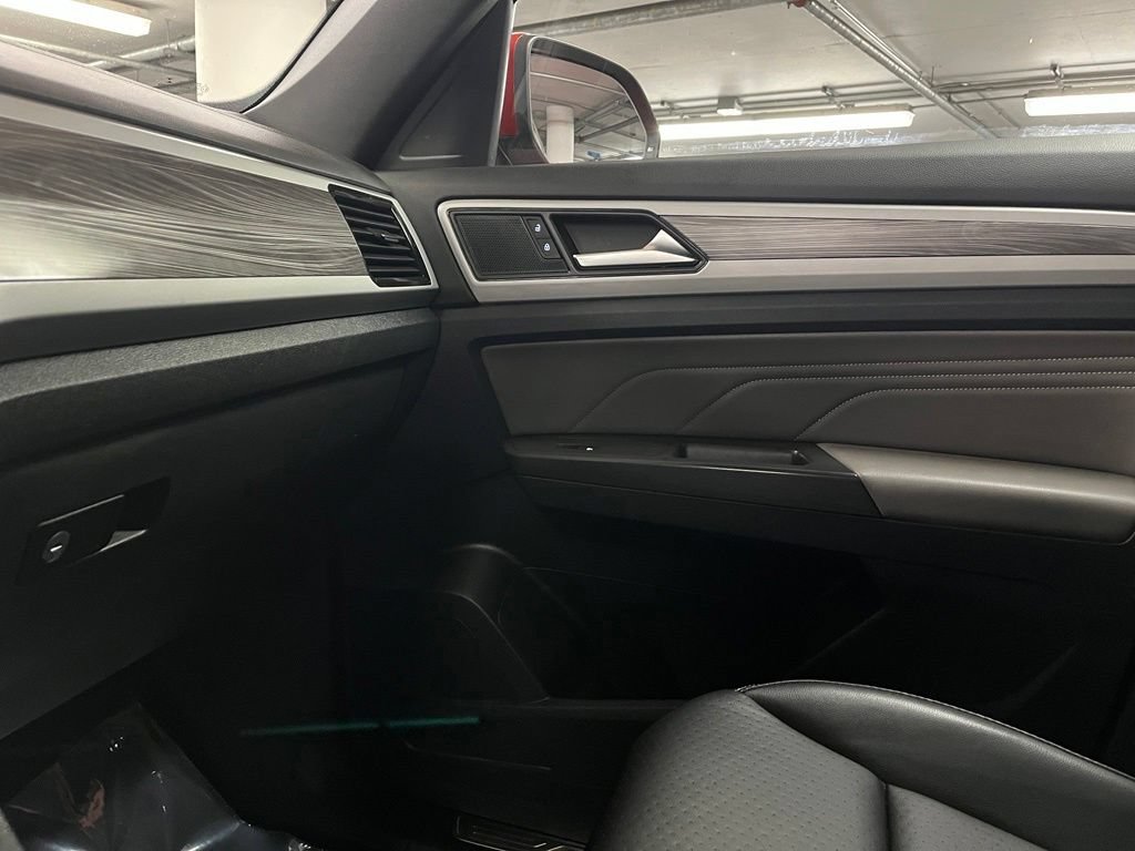 Certified 2022 Volkswagen Atlas Cross Sport SE w/ Panoramic Sunroof Package AWD/4WD image 28