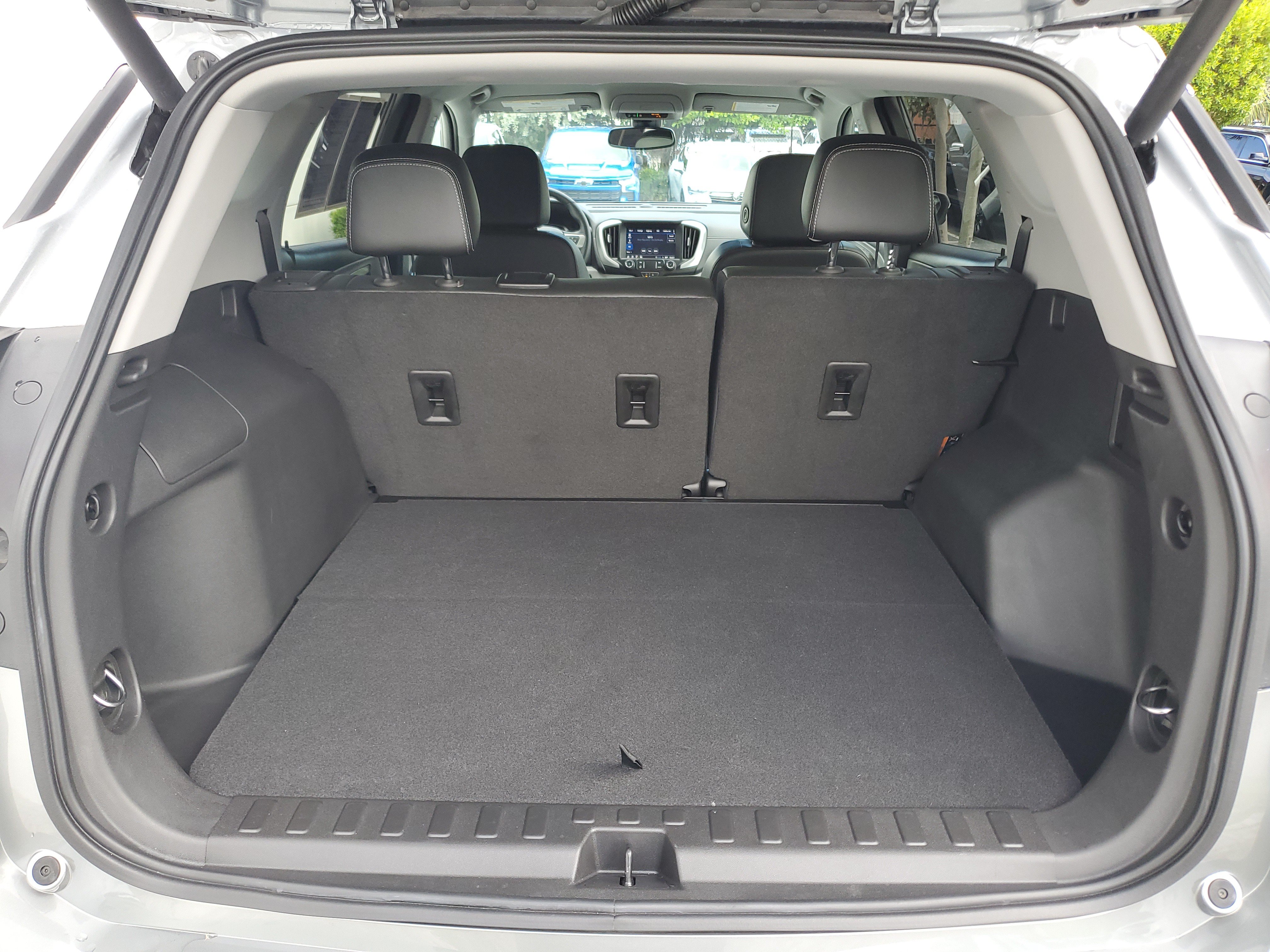 Used 2023 GMC Terrain SLT FWD image 10