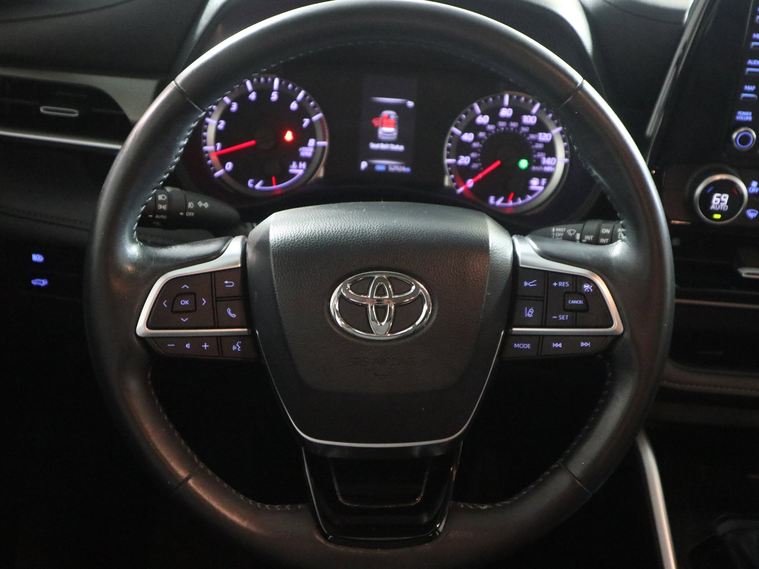 Used 2020 Toyota Highlander LE image 17