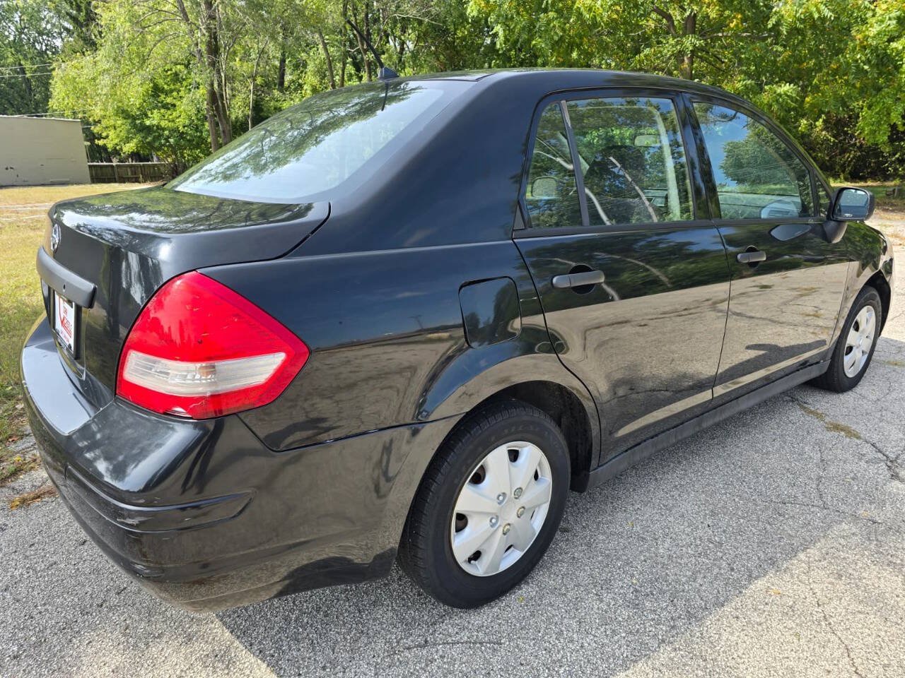 Used 2009 Nissan Versa Sedan FWD image 4