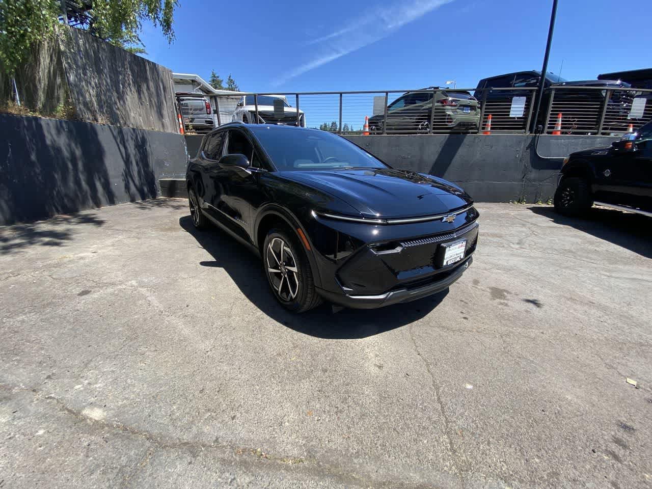 Used 2026 Chevrolet Equinox EV LT FWD image 8