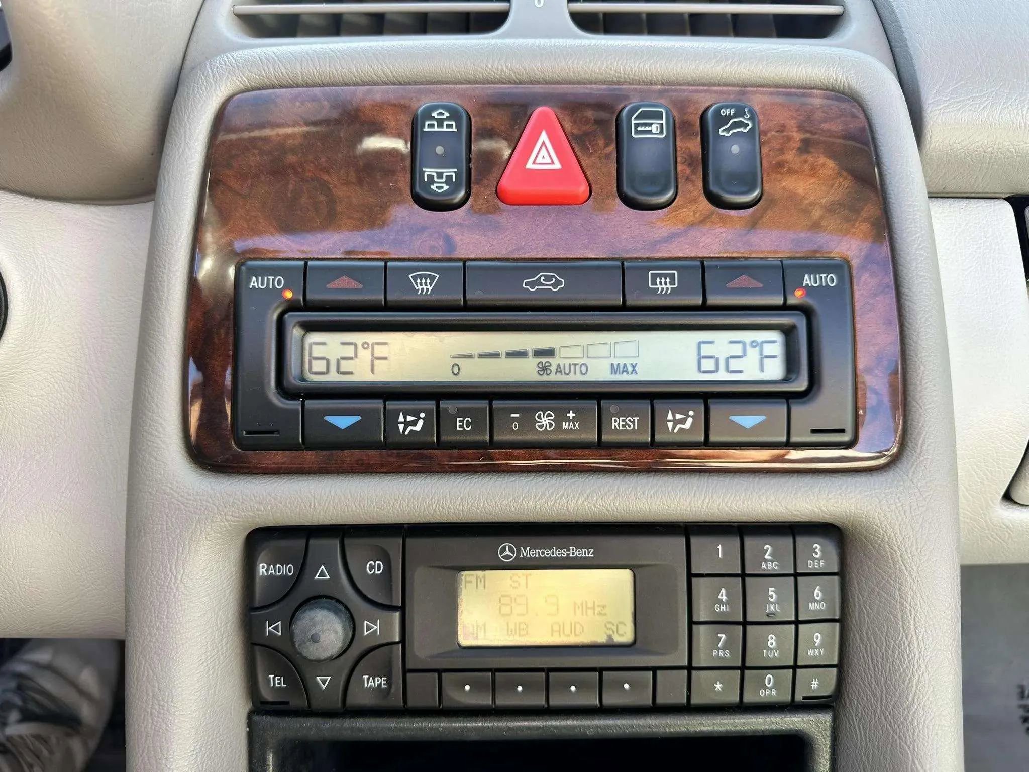 Used 1999 Mercedes-Benz CLK 320 Cabriolet image 20