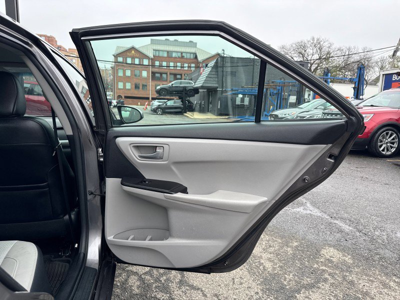 Used 2017 Toyota Camry SE image 13