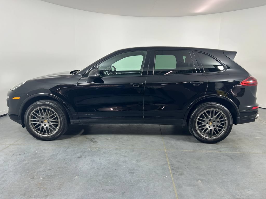 Used 2017 Porsche Cayenne Platinum Edition AWD/4WD image 2