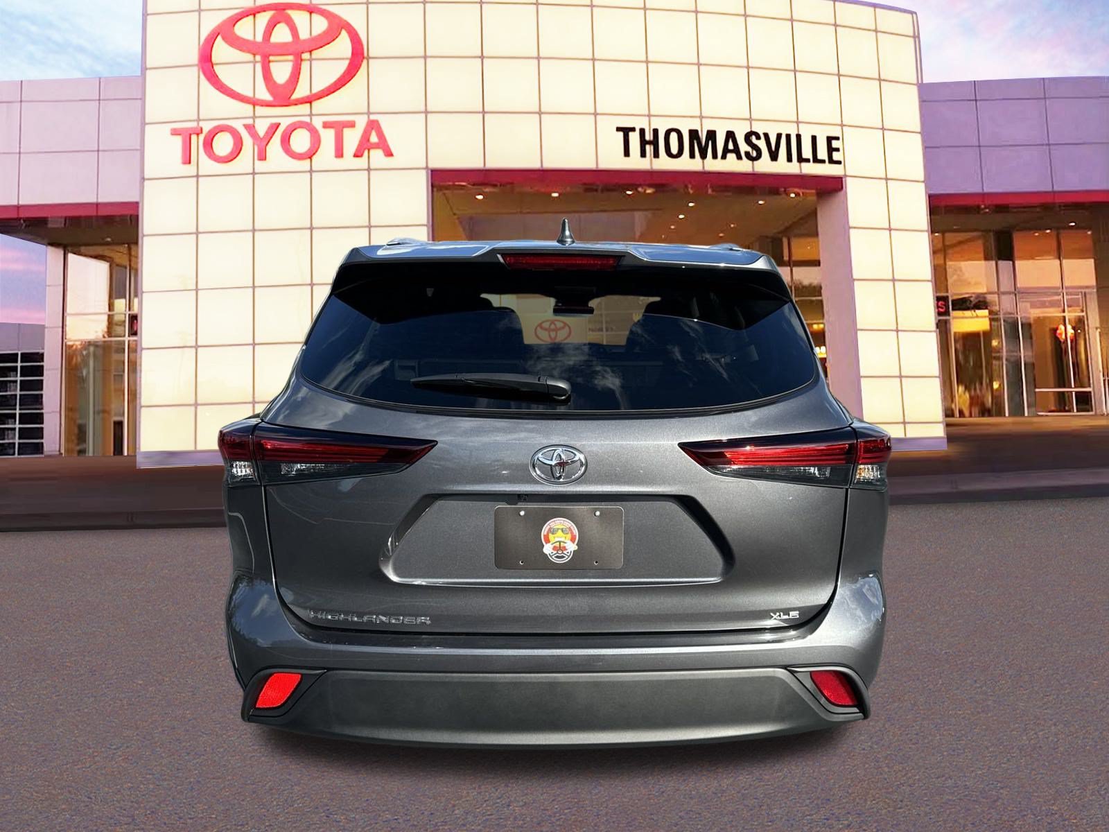 New 2025 Toyota Highlander XLE FWD image 6