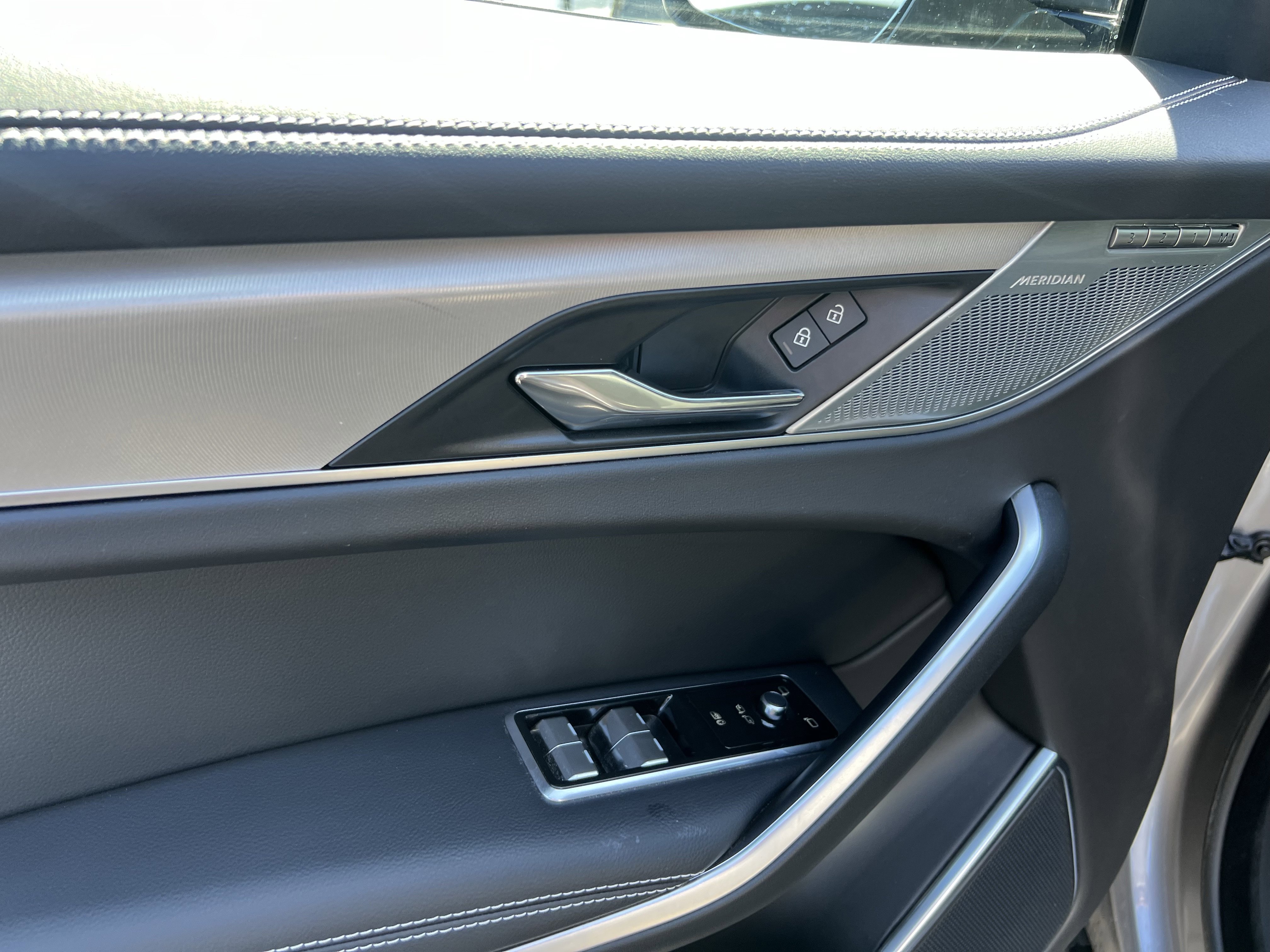 Certified 2025 Jaguar F-PACE R-Dynamic S image 13