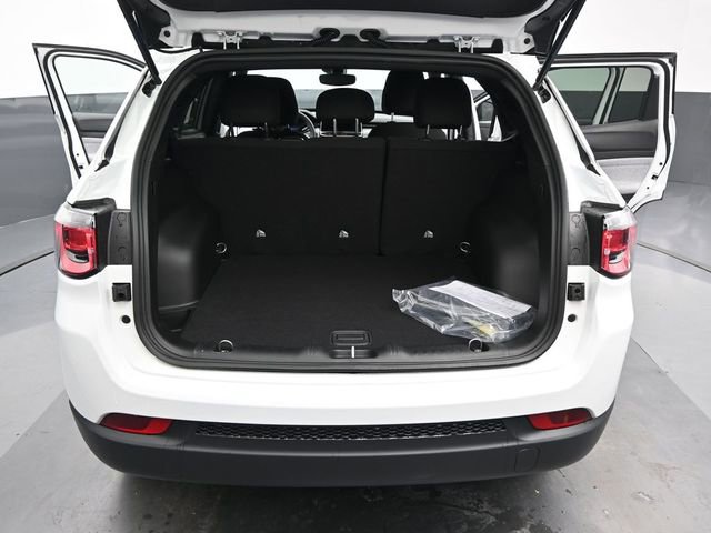 Used 2025 Jeep Compass Sport image 18