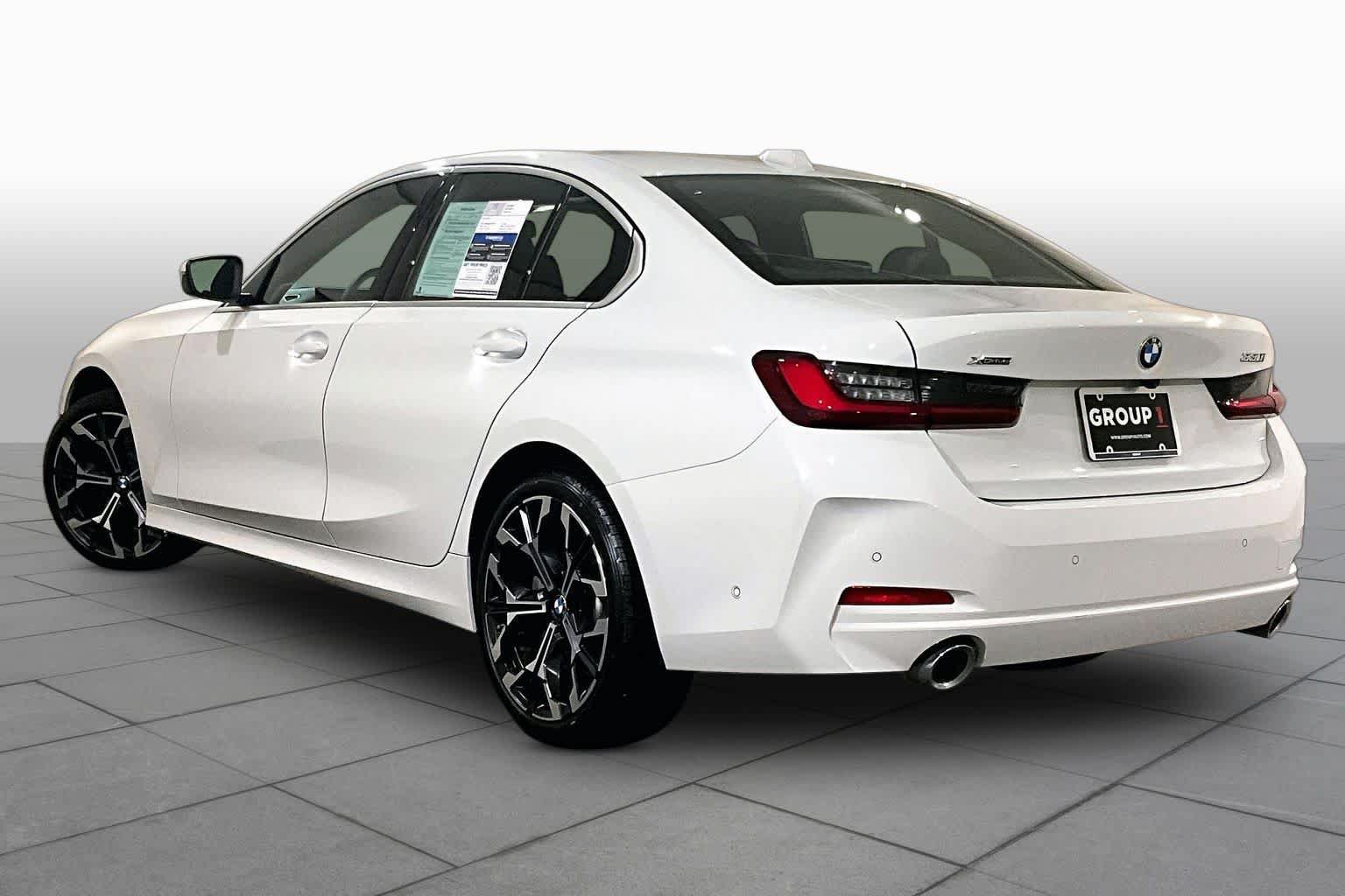 Used 2025 BMW 330i xDrive Sedan w/ Premium Package AWD/4WD image 11