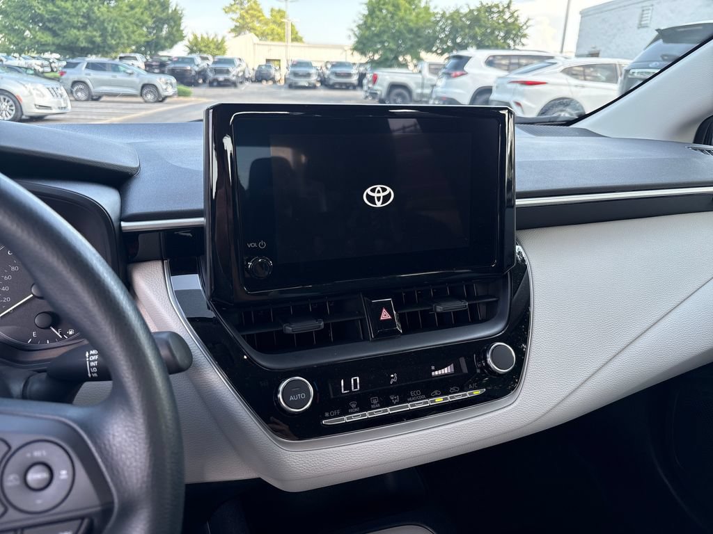 Used 2025 Toyota Corolla LE FWD image 13