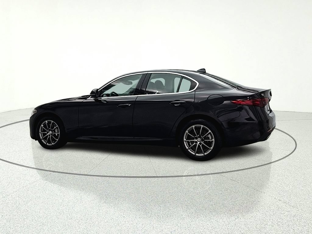 Used 2018 Alfa Romeo Giulia AWD image 5