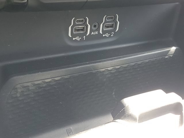 Used 2020 RAM 1500 Laramie w/ Sport Appearance Package AWD/4WD image 30