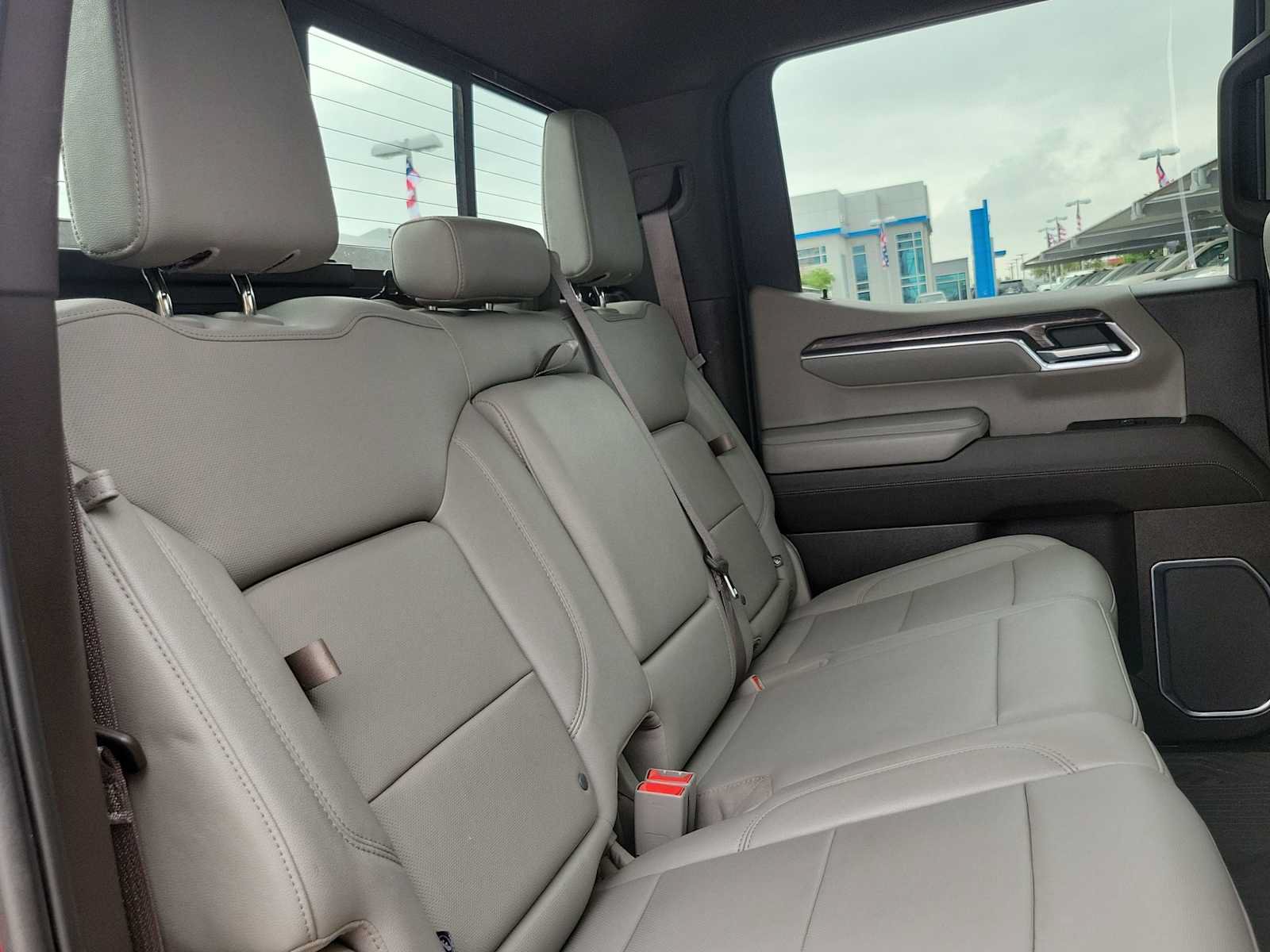 Used 2022 Chevrolet Silverado 1500 LTZ w/ LTZ Premium Package AWD/4WD image 17