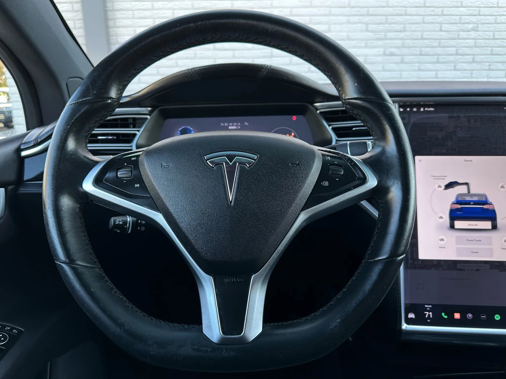 Used 2016 Tesla Model X 60D image 32