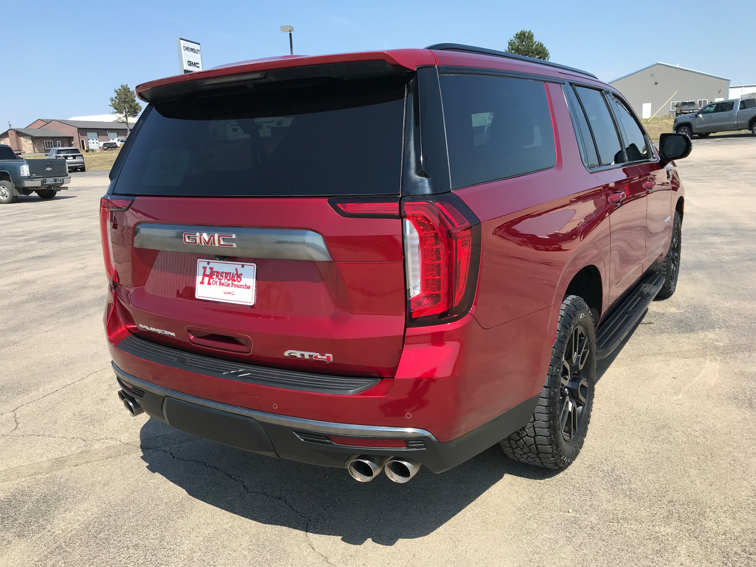 Used 2022 GMC Yukon XL AT4 AWD/4WD image 6