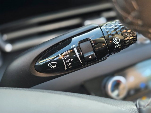 New 2025 Hyundai Elantra Limited image 29