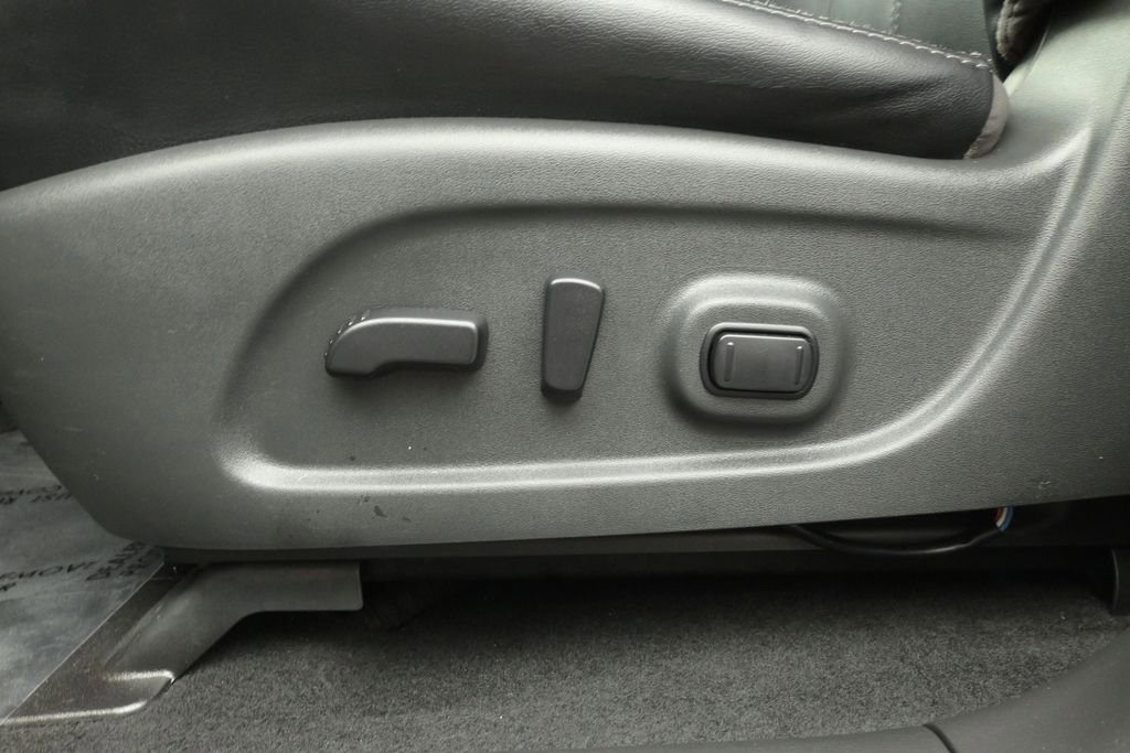 Used 2019 Nissan Pathfinder SL AWD/4WD image 34