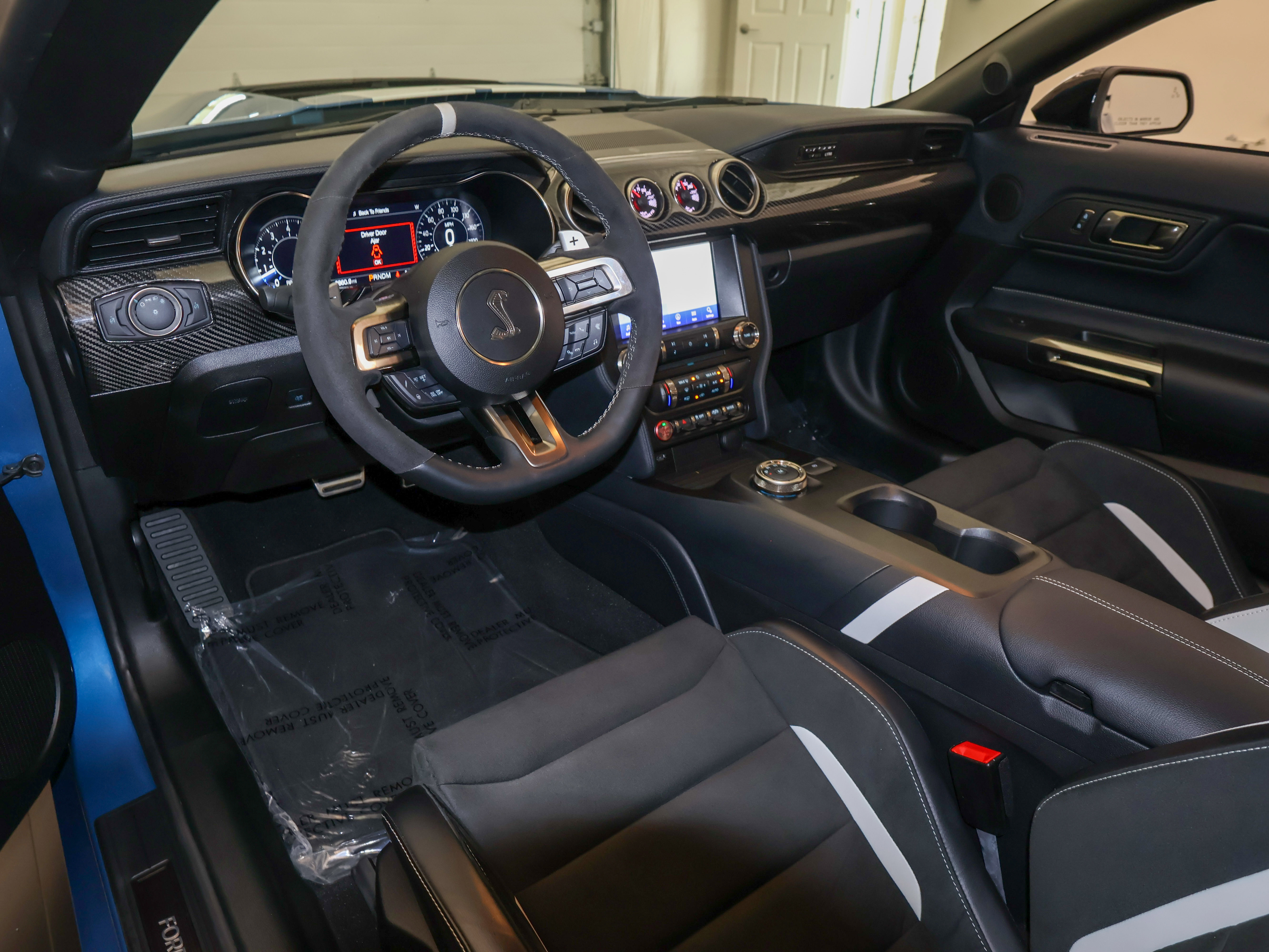 Used 2020 Ford Mustang Shelby GT500 w/ Carbon Fiber Track Pack RWD image 26