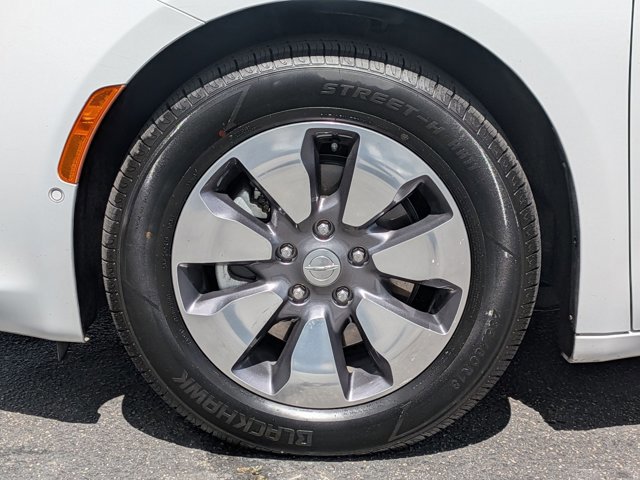 Used 2018 Chrysler Pacifica Limited w/ Advanced Safetytec Group FWD image 25