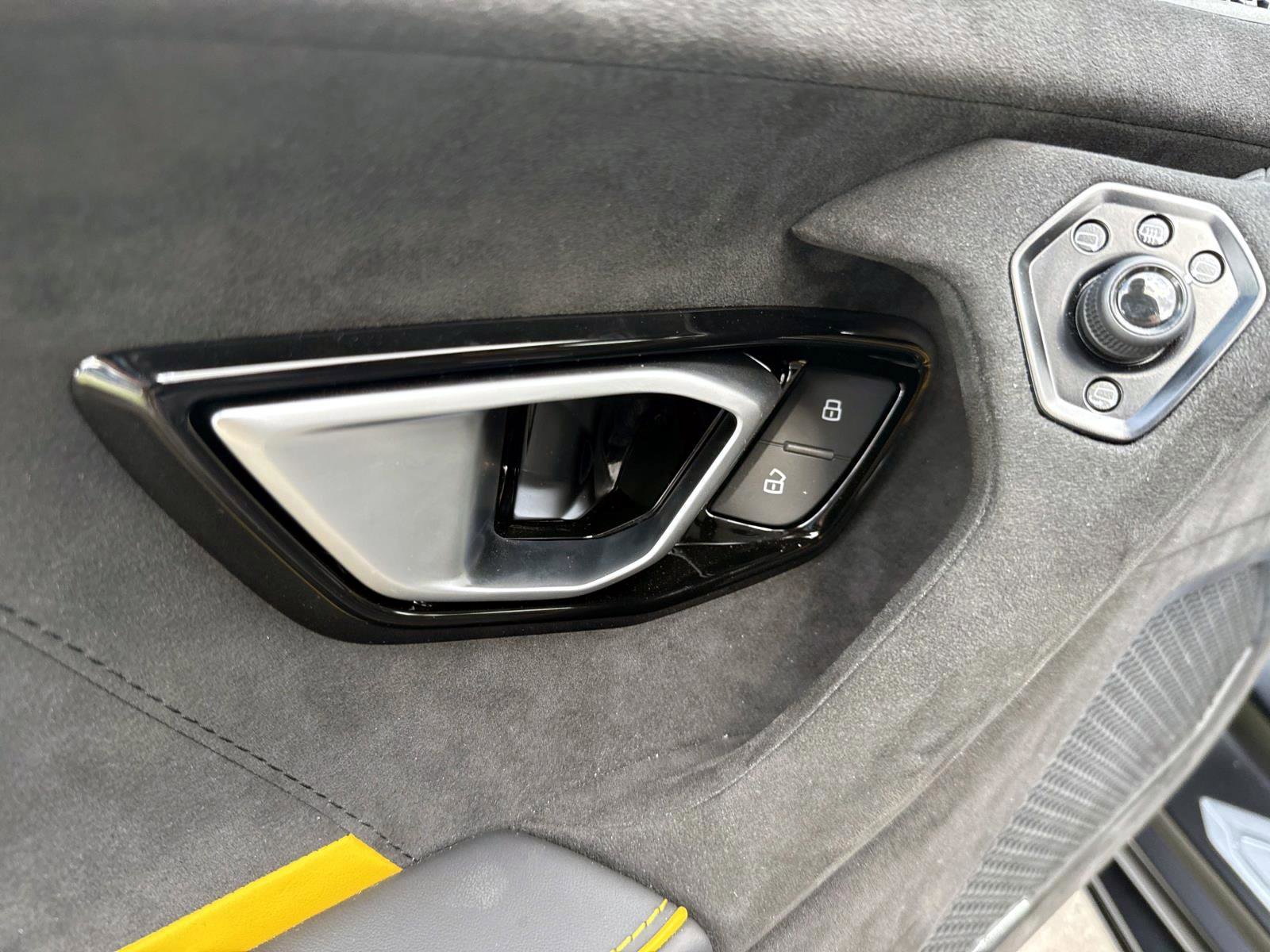 Used 2024 Lamborghini Huracan Tecnica RWD image 18