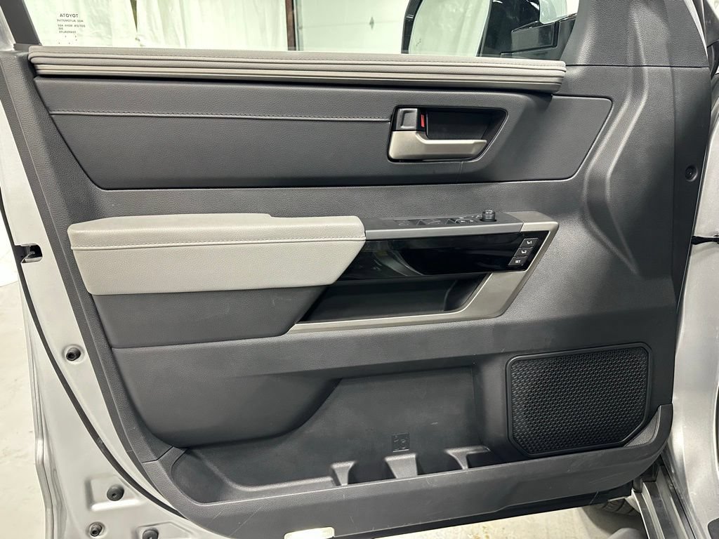 Used 2025 Toyota Tundra Limited AWD/4WD image 8