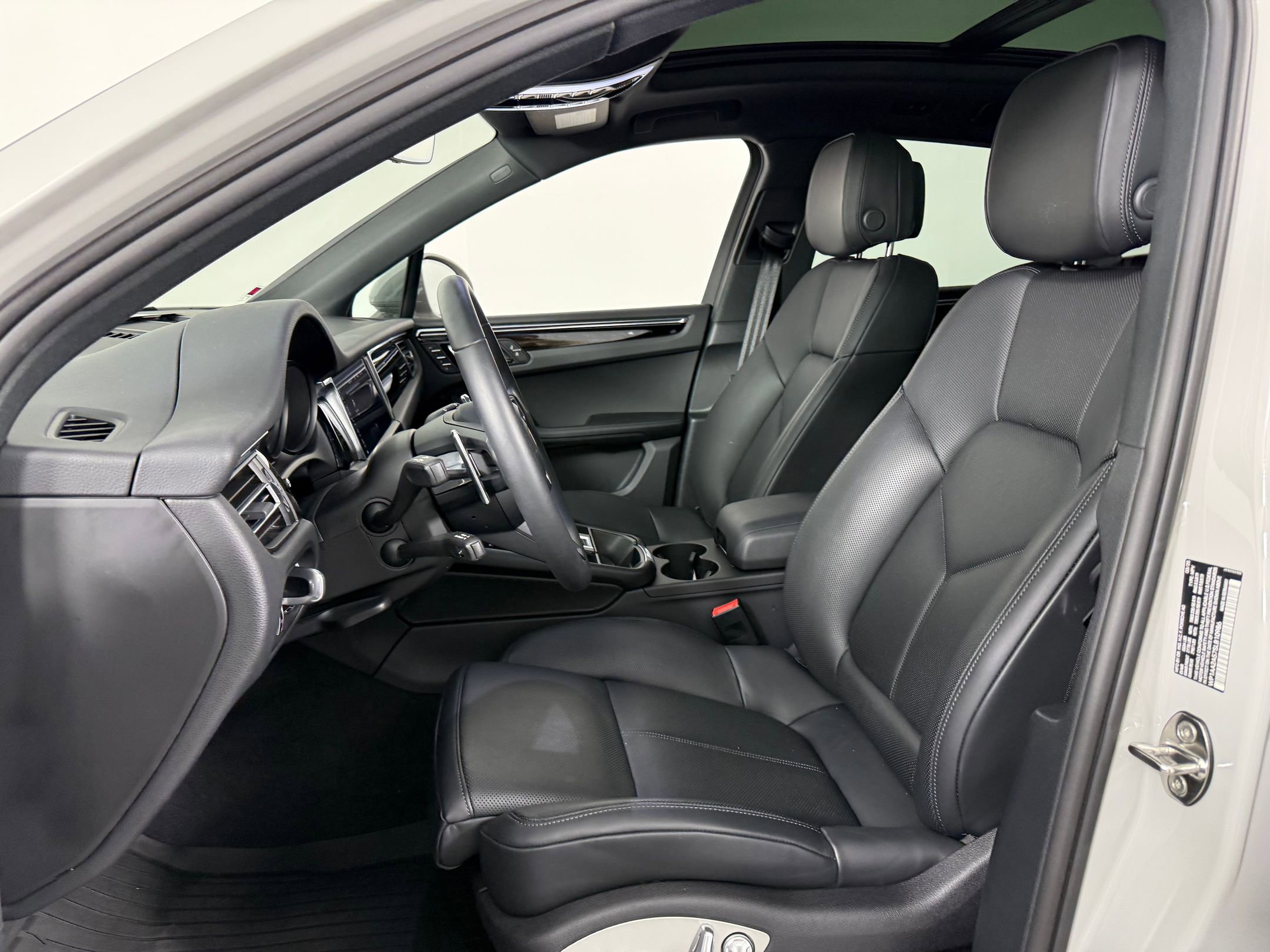 New 2025 Porsche Macan image 5