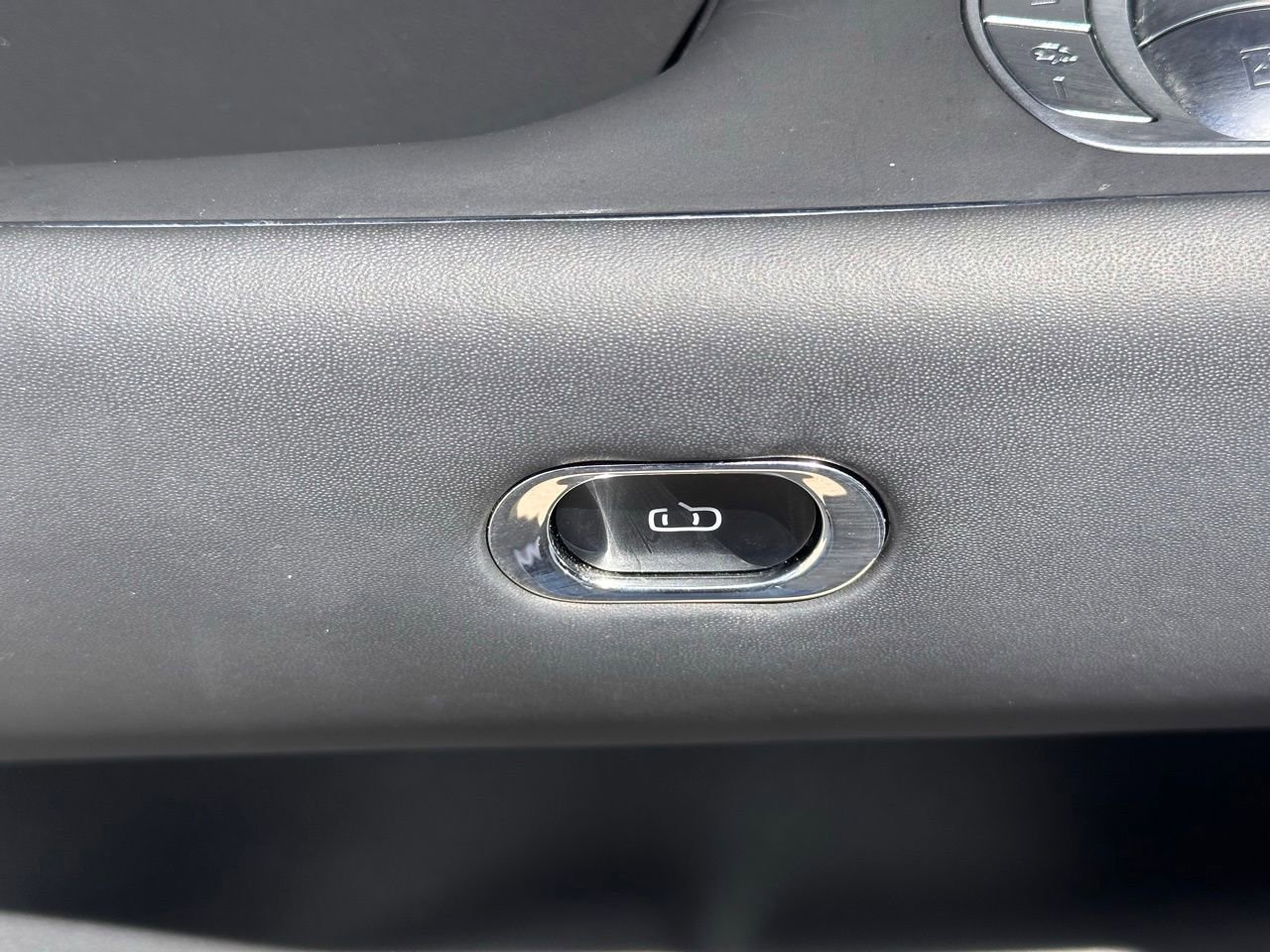 Used 2025 Genesis G90 3.5T image 26