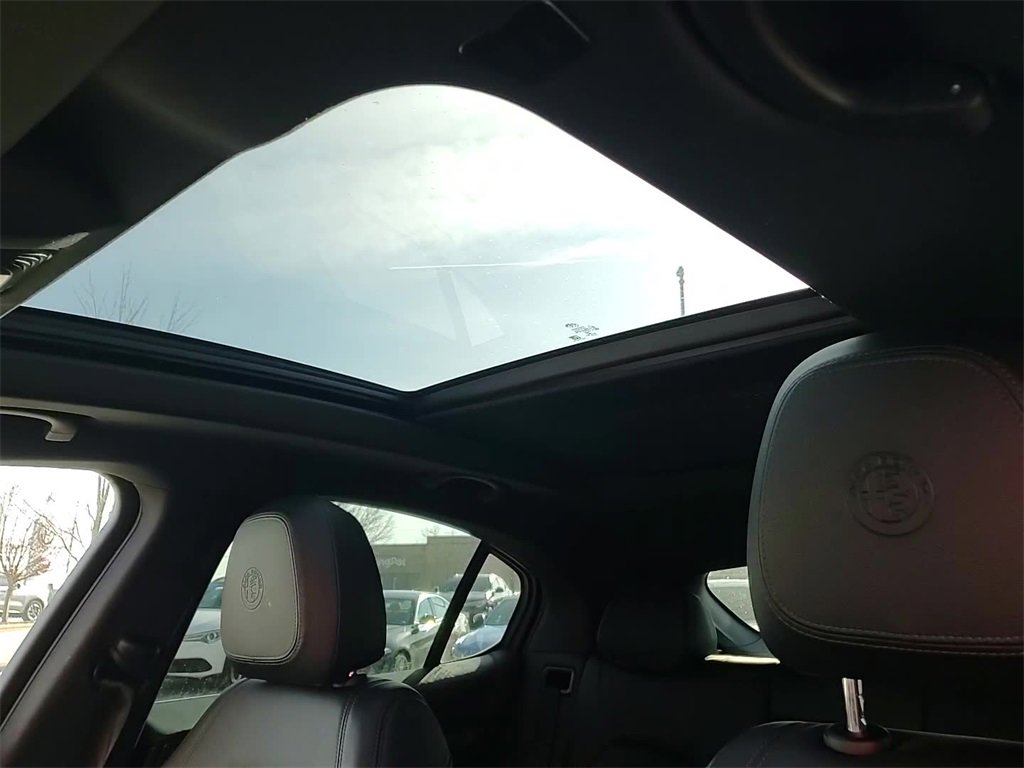 Used 2023 Alfa Romeo Stelvio Veloce image 20