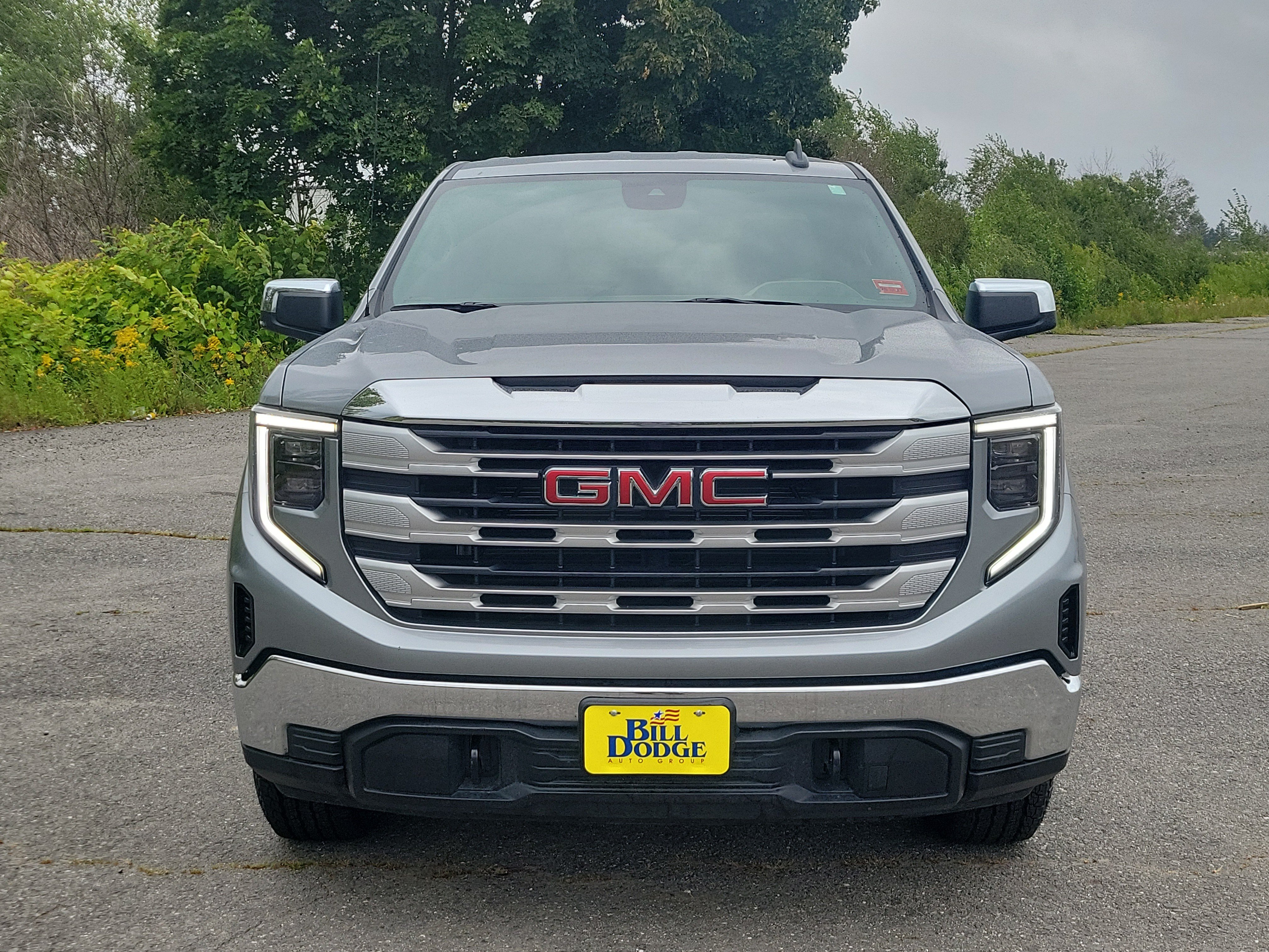 Used 2023 GMC Sierra 1500 SLE AWD/4WD image 2