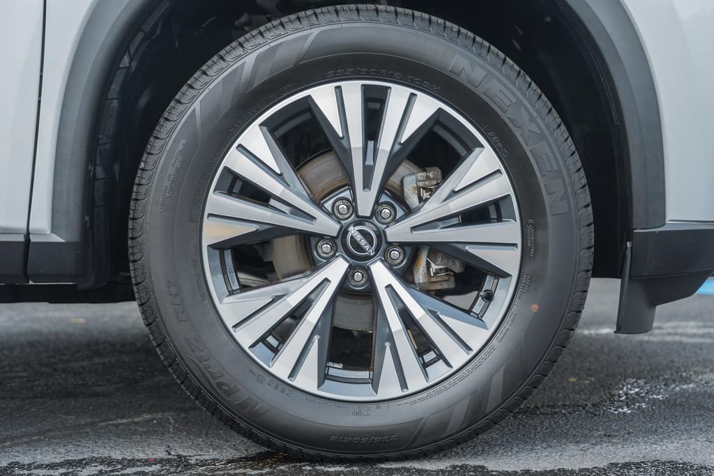 Used 2023 Nissan Rogue SV AWD/4WD image 15