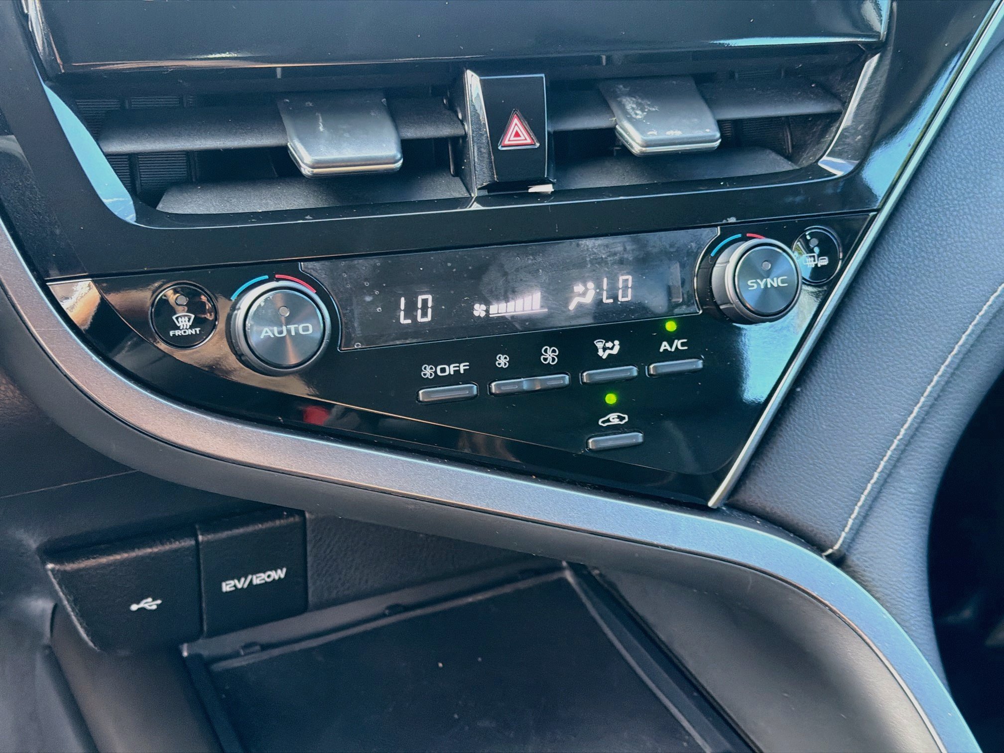 Used 2023 Toyota Camry SE FWD image 14